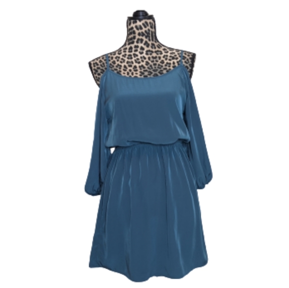 Everly Light blue cold shoulder dress Medium - Picture 2 of 6